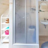 DG Modernes Duschbad mit WB und WC