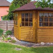 Sitzplatz im Garten mit Pavill