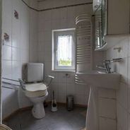 OG Badezimmer mit Dusche und WC