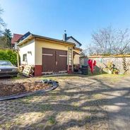 Garage und Außenstellplatz