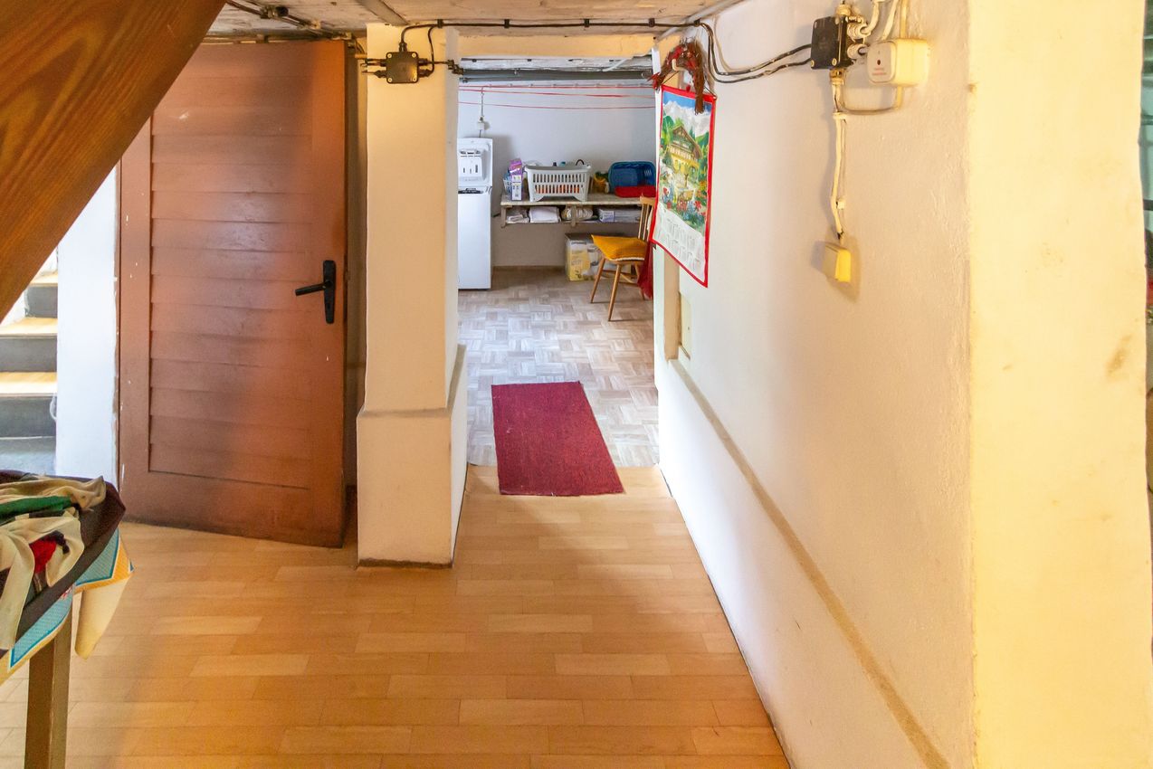 KG Mittelflur mit Ausgang zum Garten