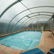 Überdachter Pool Innenansicht
