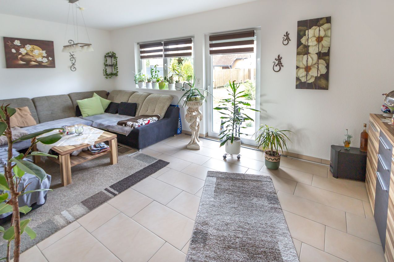 EG Wohnzimmer mit Ausgang zur Süd-, West-Terrasse