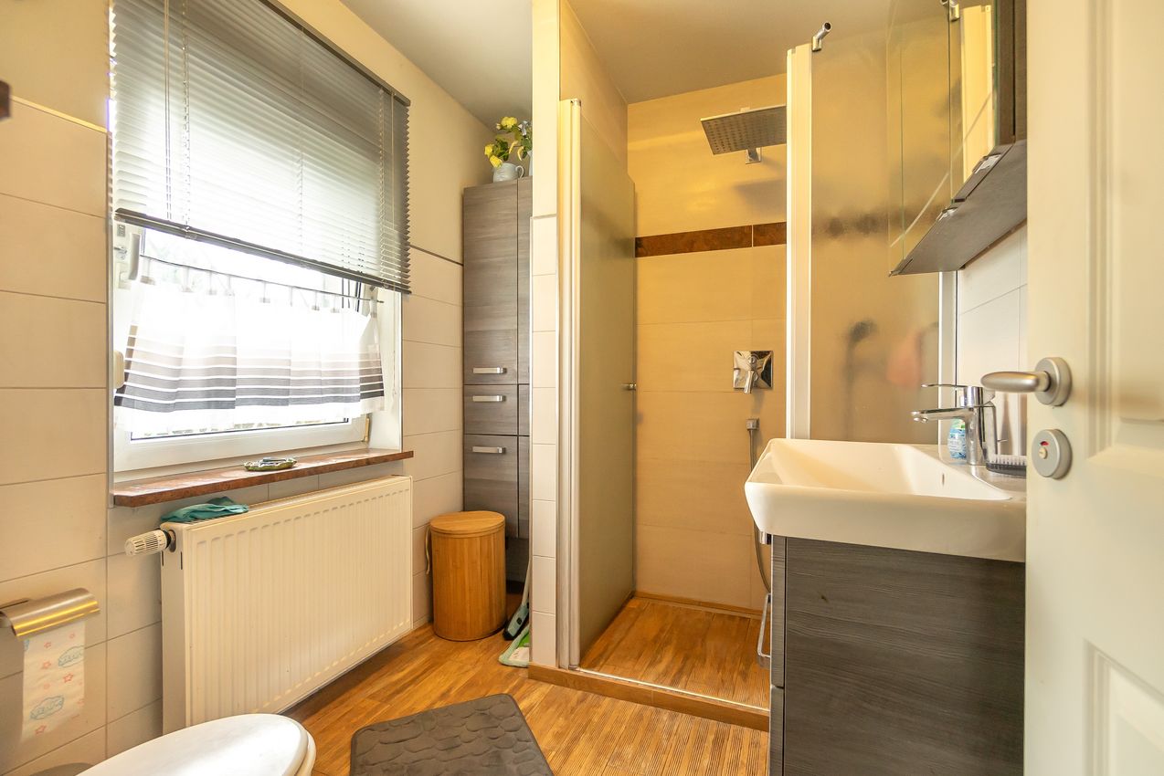 EG Modernes Duschbad 