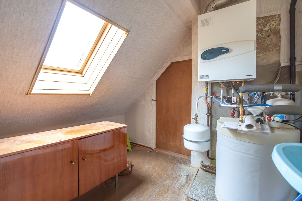 DG Heizungsraum mit Gas-Therme und Warmwasserspeicher