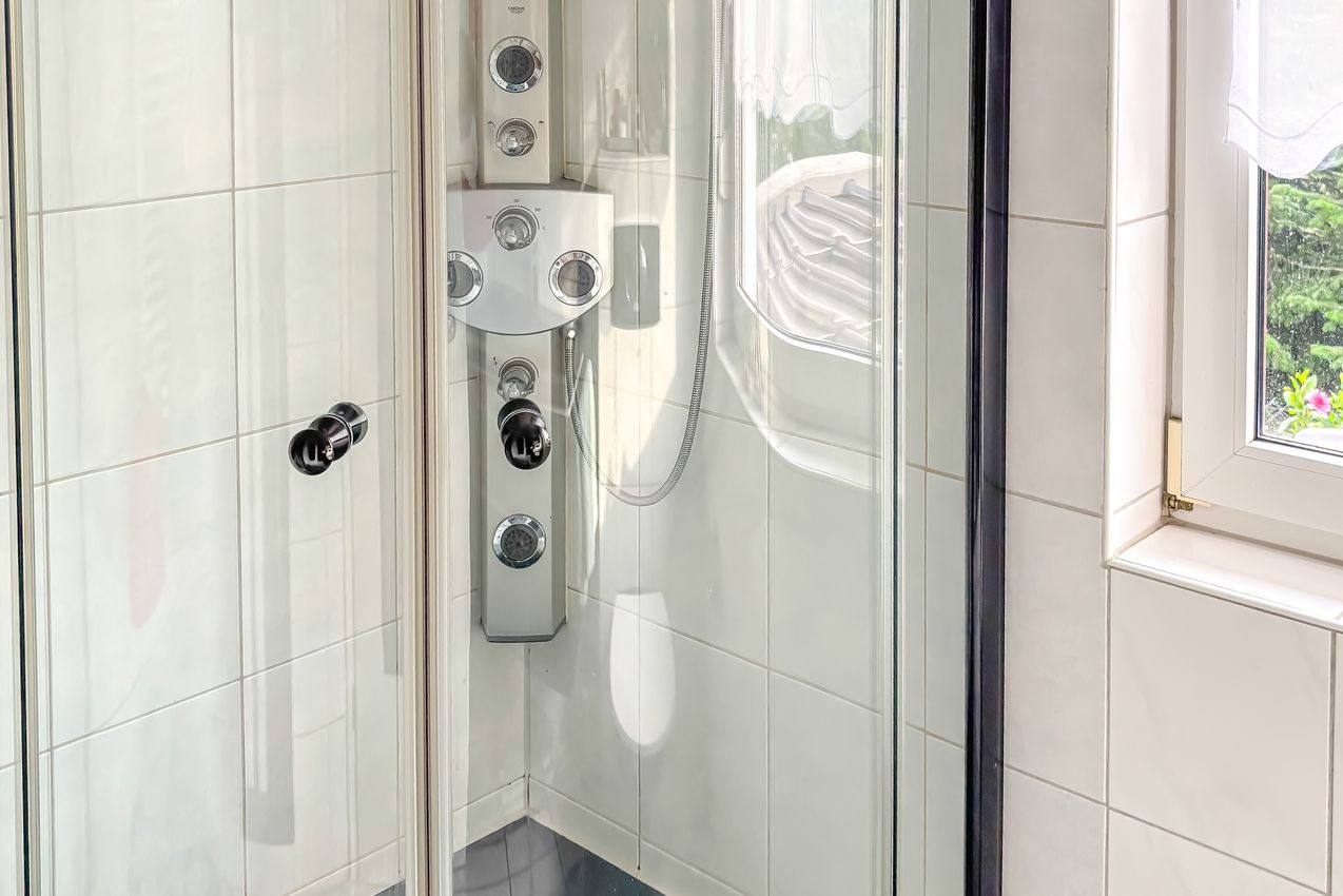 EG Gäste-WC mit Dusche Ansicht 2