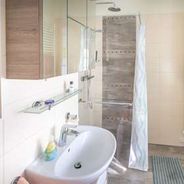 EG Gäste-WC mit bodengleicher Dusche