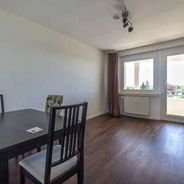 Wohnzimmer mit Balkon