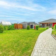 Garten Blick vom Pavillon zum Haus