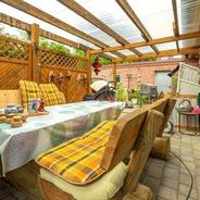 Überdachte Terrasse am Wohnzim