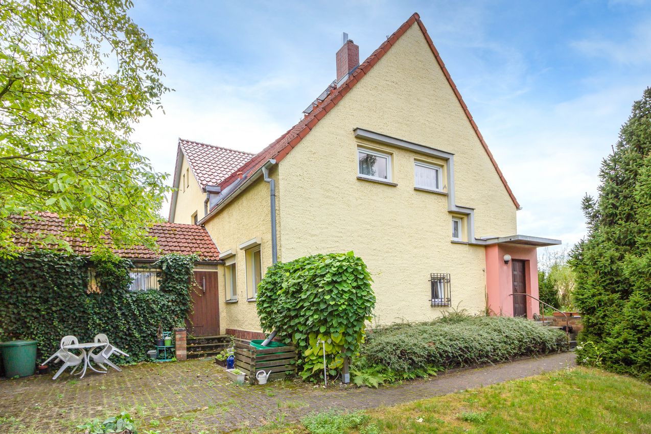 Hausansicht vom Garten