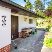 Gartengeräteraum an der Garage