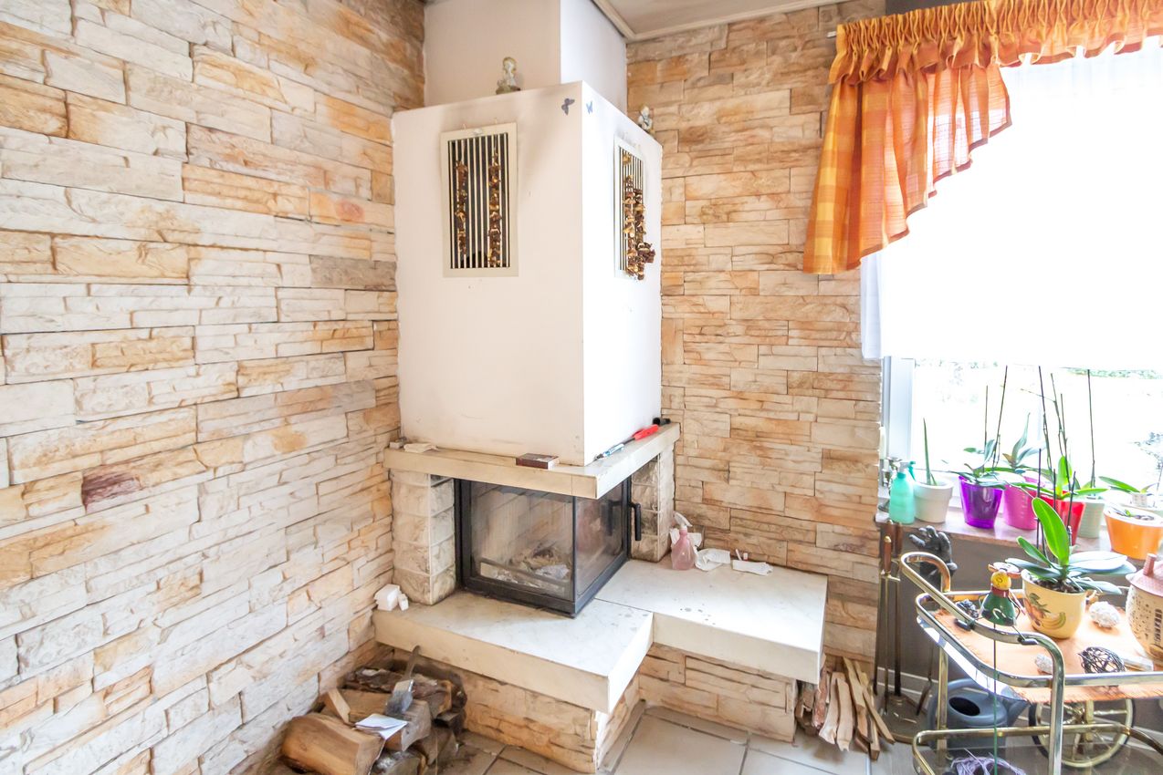 Moderner Kamin im Wohnzimmer