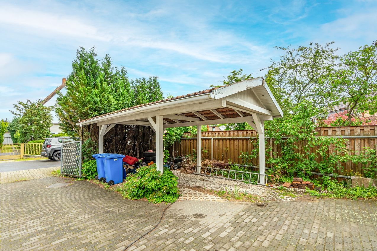 Haus1 Großes Carport