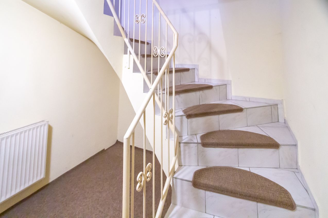KG Massive Kellertreppe