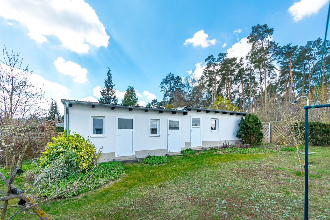 Nebengebäude mit Garage