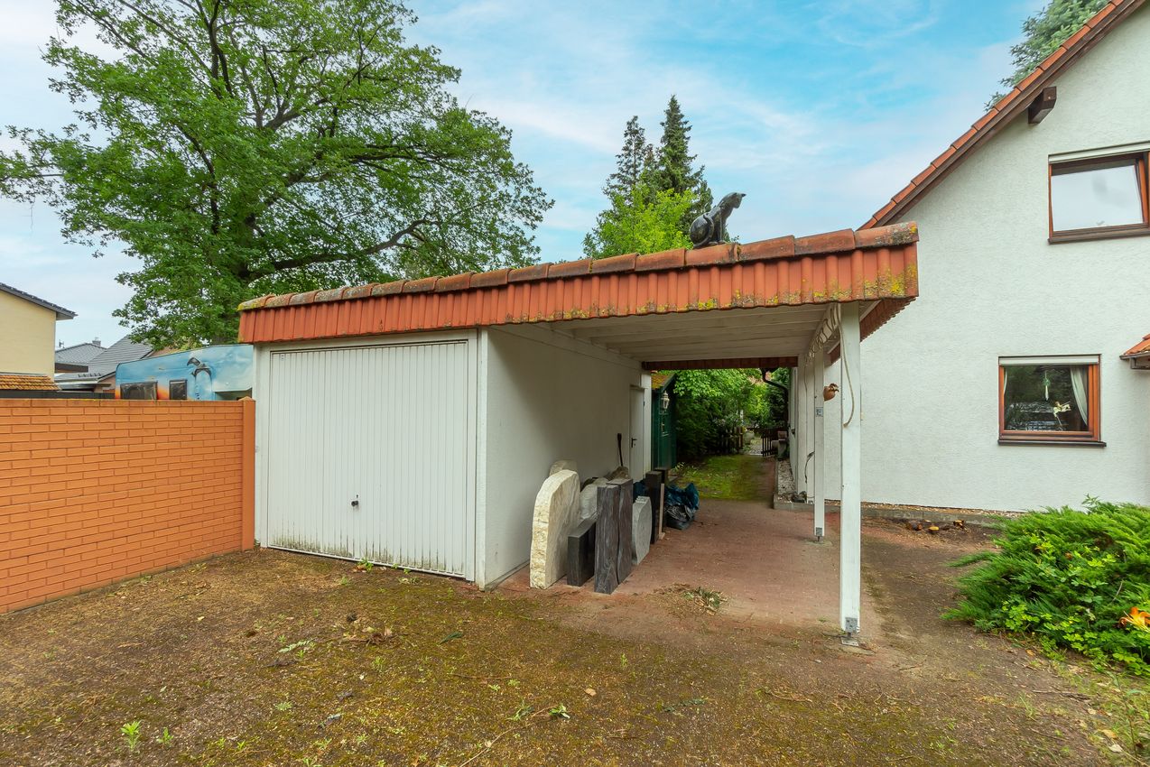 Haus2 Garage und Carport