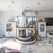 EG Wohnzimmer mit Marmor-Kamin und Ausgang zur Süd-Terrasse