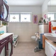 Badezimmer - Blick von der Zimmertür