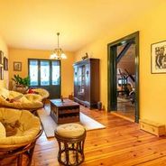 EG Mittelflur mit Zugang zum Balkon