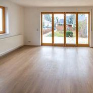 EG Wohnzimmer mit Ausgang zur Süd-Terrasse