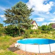 Kleiner Pool im Garten