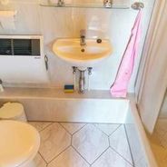 Duschbad und WC Poolhaus