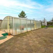Überdachter Pool