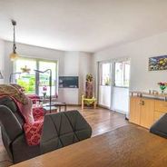 Wohnzimmer mit Blick zur Sommergartentür
