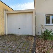 Garage mit Schwingtor