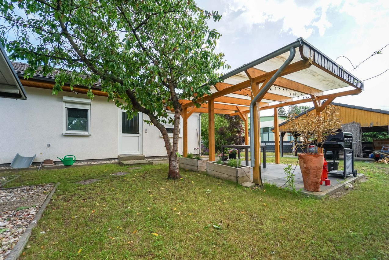 Garten mit Freisitz