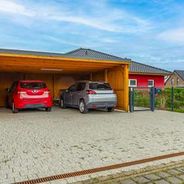 Doppelcarport und zwei Außenstellplätze