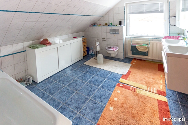 DG Großes Wannenbad mit WB und WC