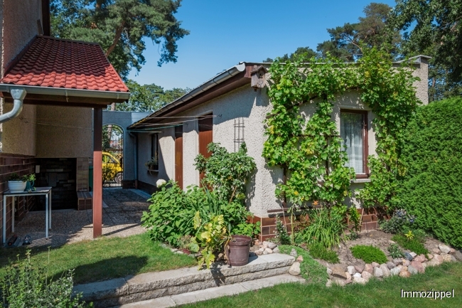 Garage und mit Werkstattraum