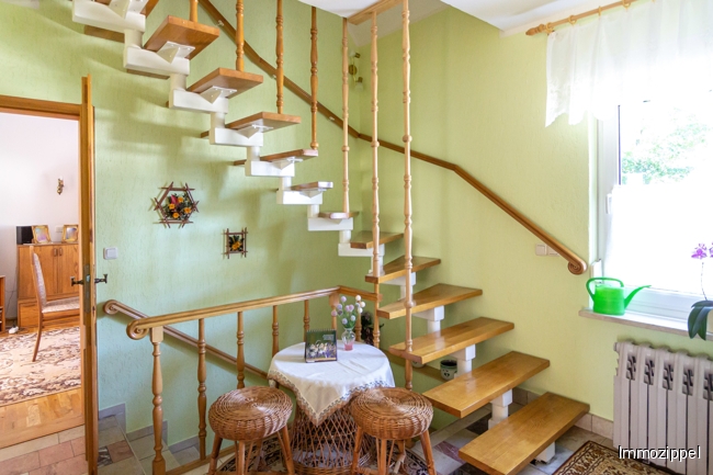 EG Mitteldiele mit Treppe zum DG