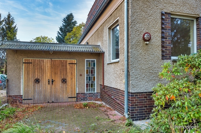 Große Garage am Haus
