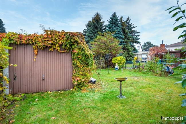 Garage im hint. Grundstücksteil