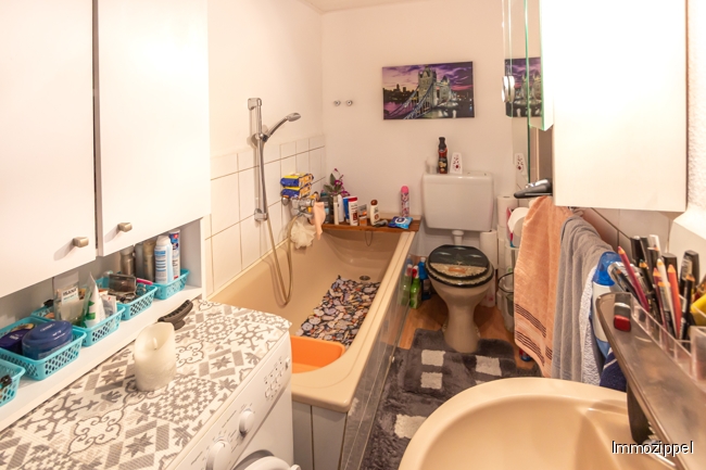 EG Wannenbad mit WB und WC am Schlafzimmer