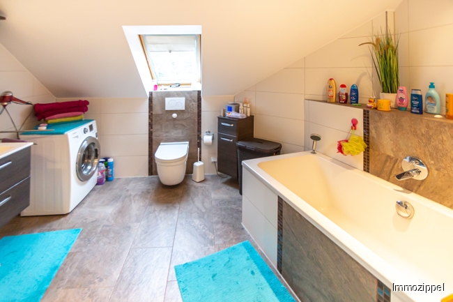 DG Wannen-Duschbad mit WC