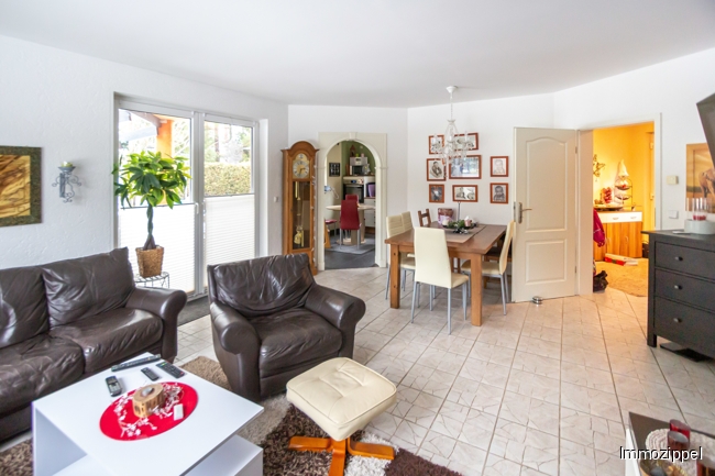 EG Wohnzimmer mit Zugang zur Terrasse