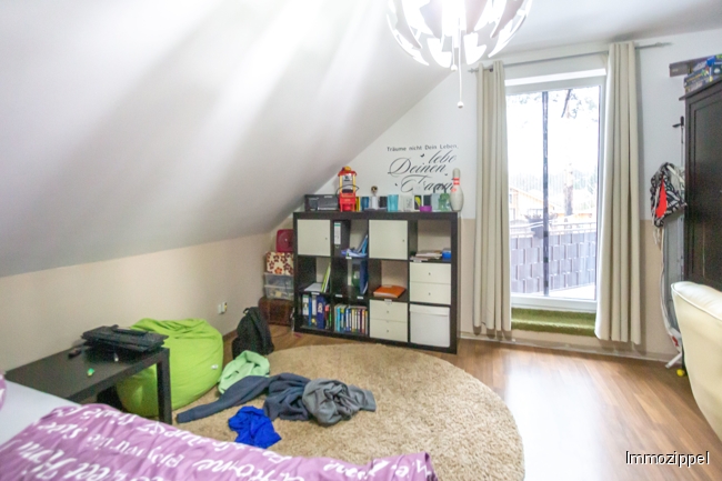 DG Kinderzimmer 3 mit Balkonzugang