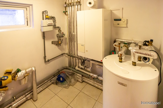 KG HWR mit Gas-Zentralheizungsanlage