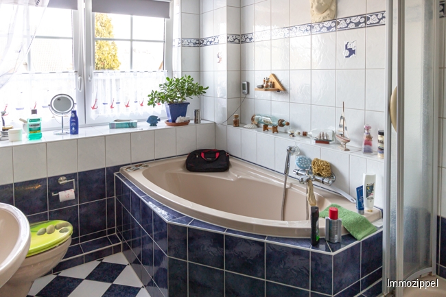 DG Wannen-, Duschbad mit WB und WC