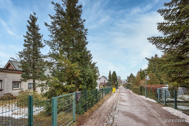 Anliegerstraße vor dem Grundstück
