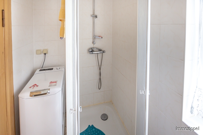 EG Dusche mit Waschmaschinenstellplatz