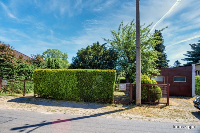 Einfahrt mit Garage rechte Seite