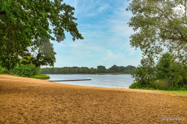Nahegelegenes Strandbad am Baggersee