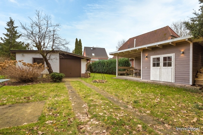 Garten mit Gerätehaus