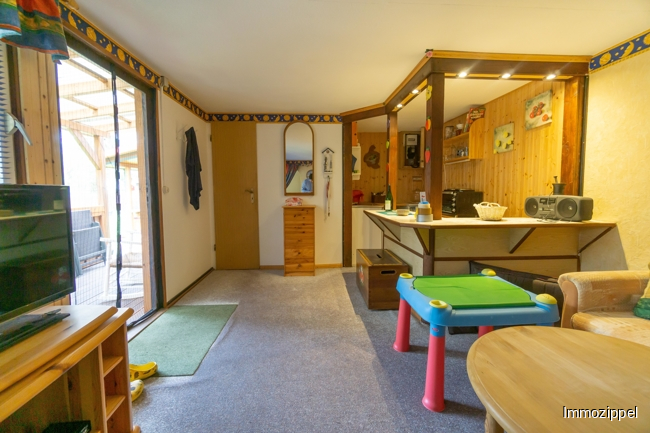 2. Freizeitbungalow - Wohnzimmer mit offener Küche