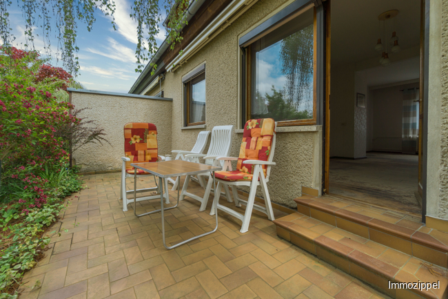 Süd-Terrasse mit elektrischer Markise